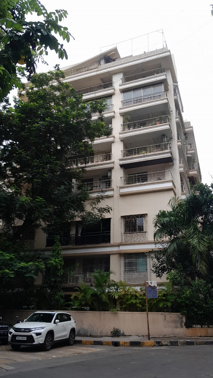 2 BHK Semi Furnished in New Garden View , Bandra West